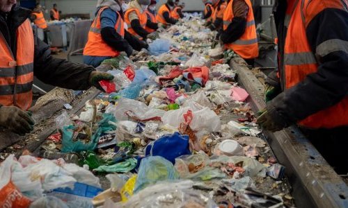 How plastic waste could be used to produce hydrogen and glycolic acid
