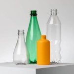 D'autres prototypes de bouteilles en plastique recylé enzymatiquement ont été réalisés par Carbios. Perrier, Pepsi Max et Orangina pourraient ainsi, eux aussi, prochainement proposer de nouveaux emballages pour certains de leurs produits emblématiques.. (Photo : © Courtesy of Carbios)